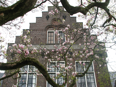 819495 Gezicht op de trapgevel van het hoofdgebouw van de Speyart van Woerden's Hof (Kerkstraat 41 - 73) te Utrecht; in ...